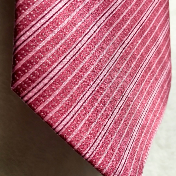 Brioni Handmade 100% Silk Tie - Deep Pink - Picture 2 of 7